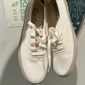 NWOT! Keds Cream Canvas Lace-Up Sneakers